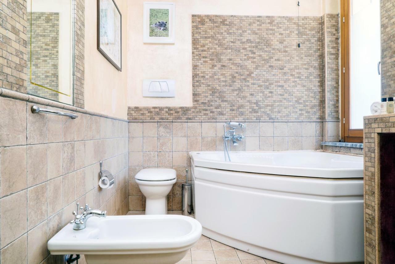 Four Bedroom Villa Near Metro Милано Екстериор снимка