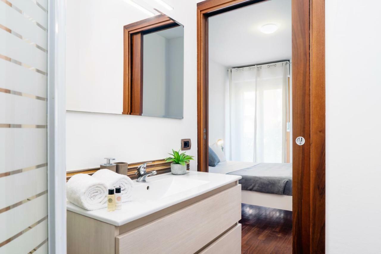 Four Bedroom Villa Near Metro Милано Екстериор снимка