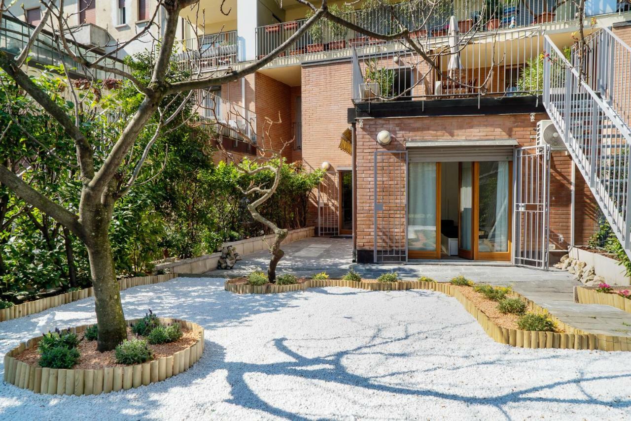 Four Bedroom Villa Near Metro Милано Екстериор снимка